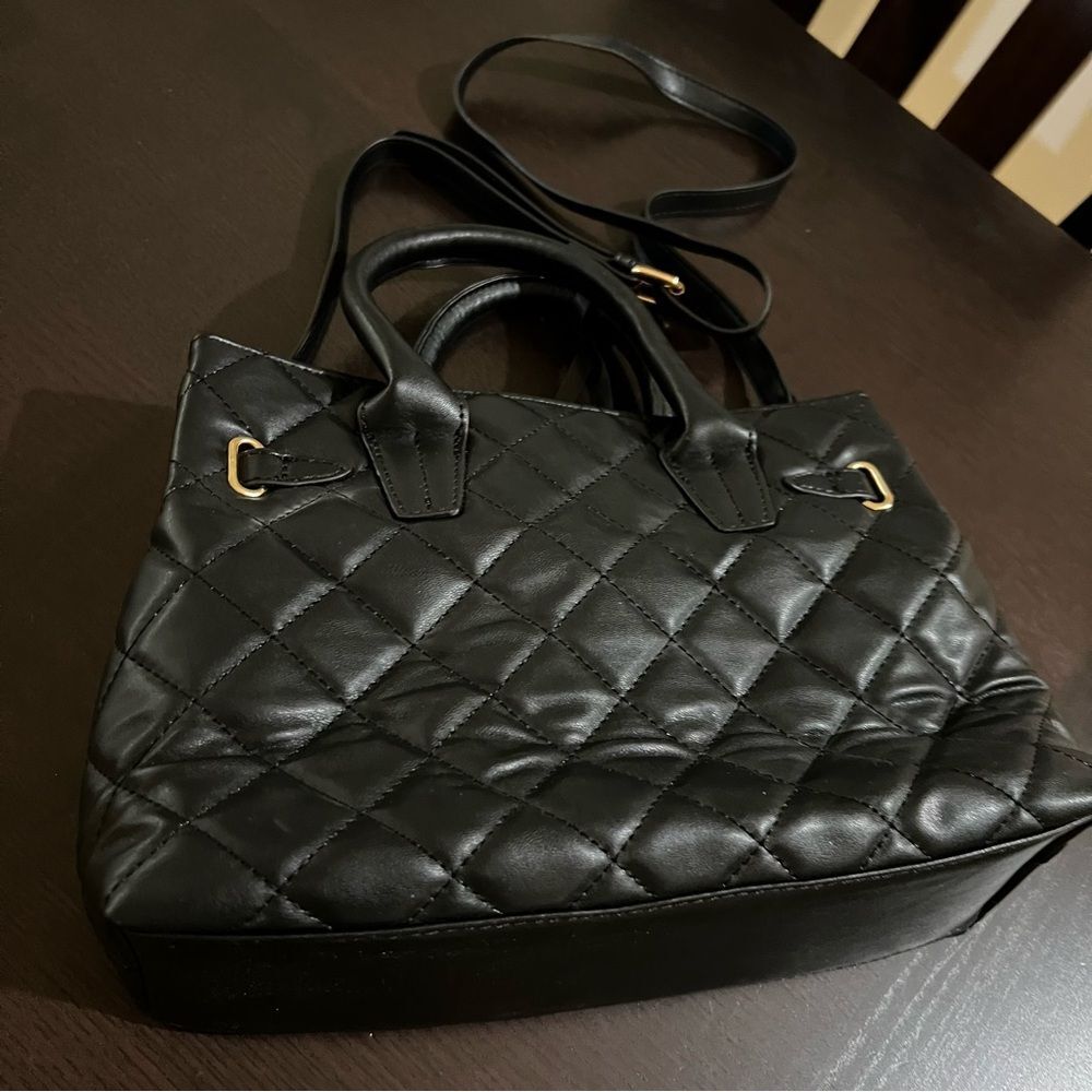 Badgley Mischka NWT Big Diamond Quilted Tote With Front Lock, Black - Picture 4 of 6